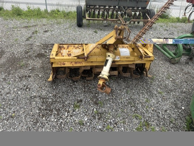 Aluminum gooseneck livestock trailer